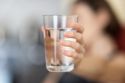 signs of dehydration including thirst fatigue and headaches